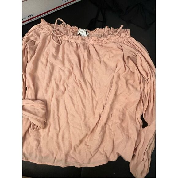 CLEARaNCE BOX 4342, juniors size Small - Forever 21 box lot - shorts, sweatshirt - Picture 3 of 8